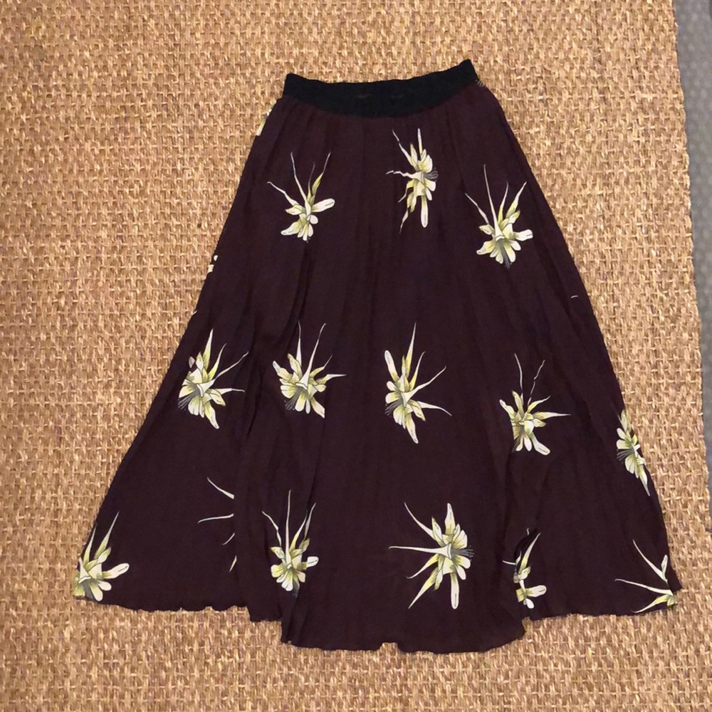 H&M Pleated Midi Skirt sz 6